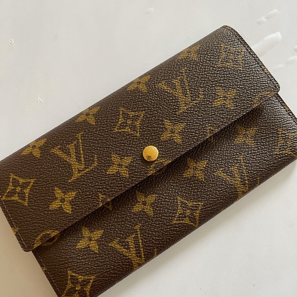 Louis Vuitton Sarah Wallet - Picture 3 of 7